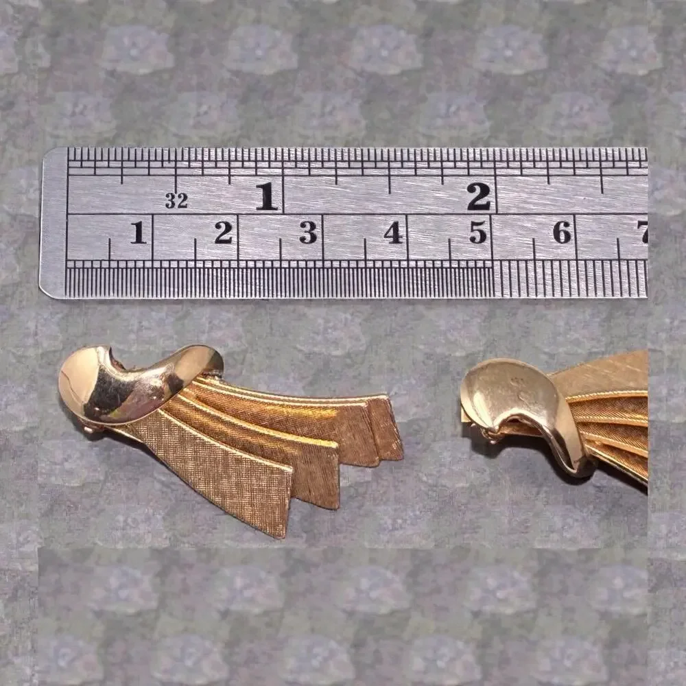 Vintage Mid Century Gold Tone Clip On Earrings Fan Fringe 1950s Modernist